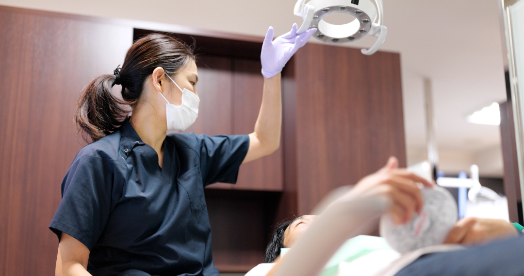 先進的な設備で科学的根拠に基づいたインプラント治療